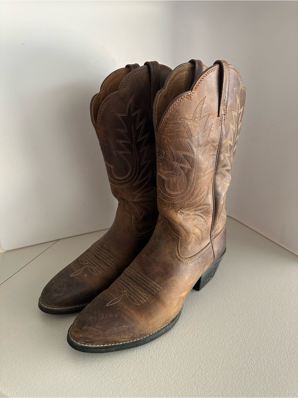 Ariat Brown Leather Cowboy Boots Size 9B Embroidered Western Design - Picture 2 of 4